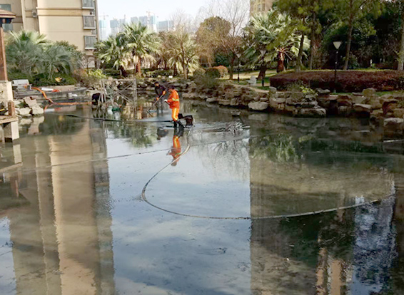 新平景观池淤泥清理