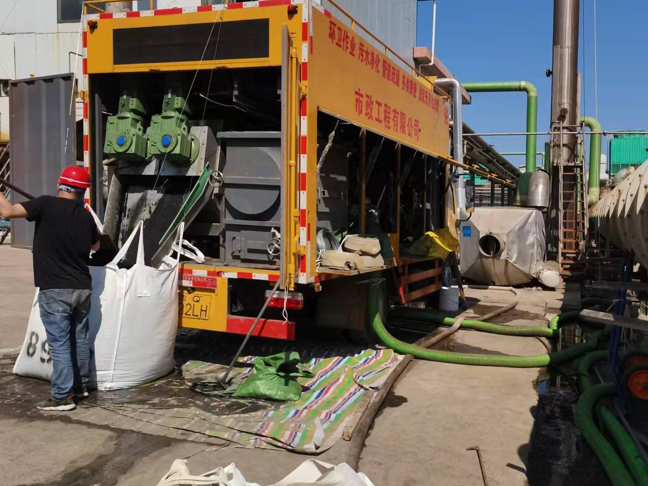 新平淤泥压干处理